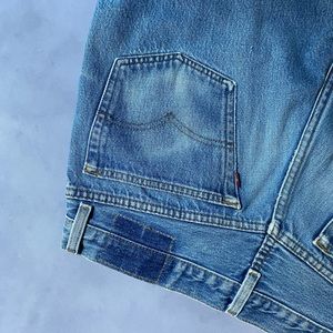1990s Medium Wash Levi’s 501 Jeans (31 X 29). Great Condition